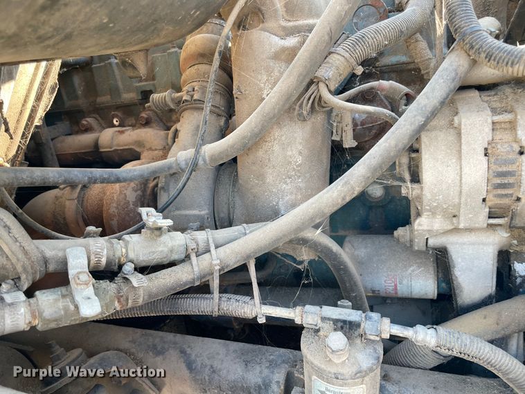 image for item MR9353 2000 International 4900  feed delivery truck