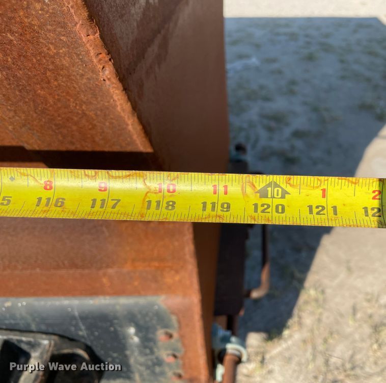 image for item MR9353 2000 International 4900  feed delivery truck