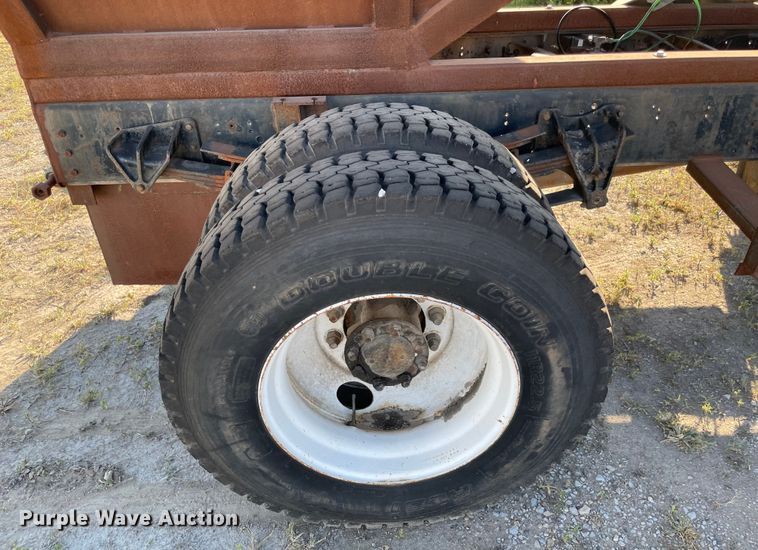 image for item MR9353 2000 International 4900  feed delivery truck