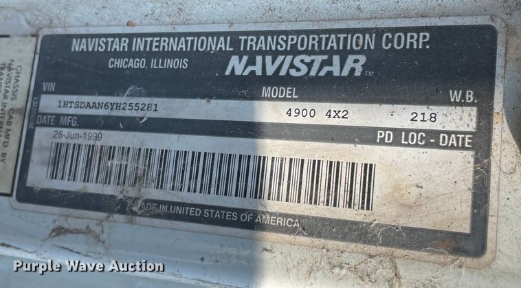 image for item MR9353 2000 International 4900  feed delivery truck