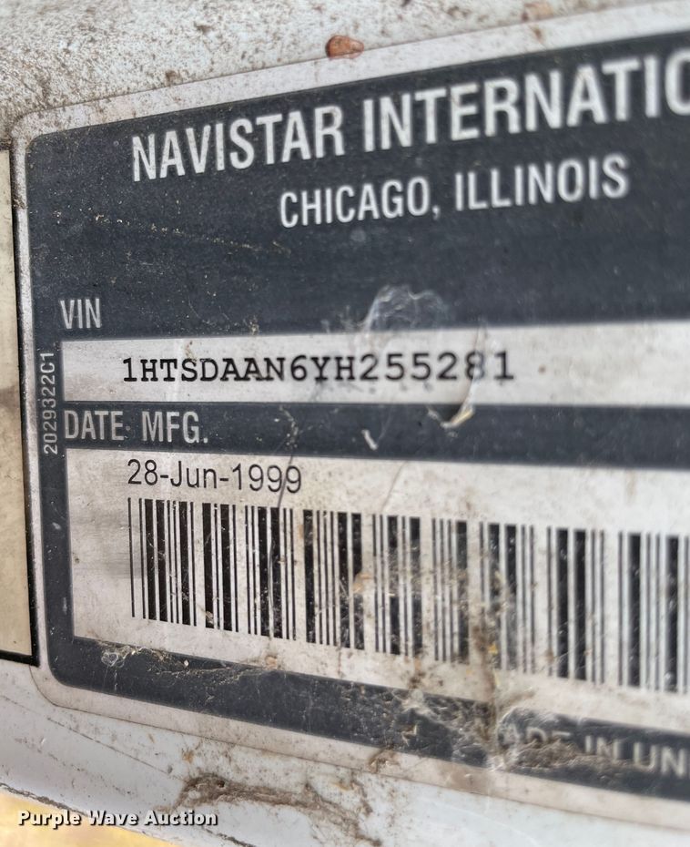 image for item MR9353 2000 International 4900  feed delivery truck