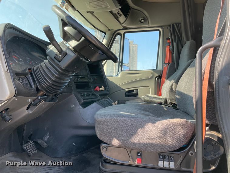 image for item MR9380 2011 International ProStar  semi truck