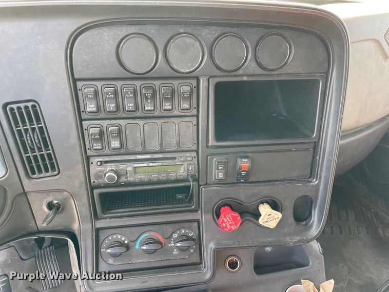 image for item MR9380 2011 International ProStar  semi truck