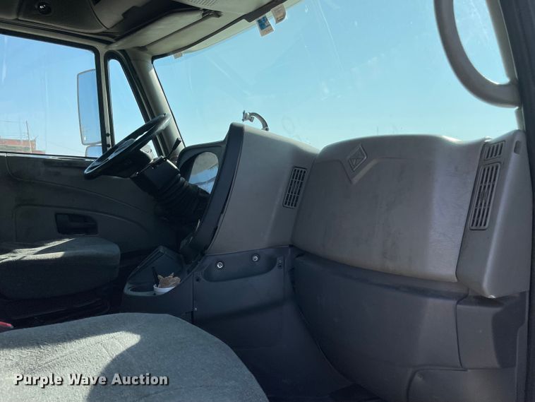 image for item MR9380 2011 International ProStar  semi truck