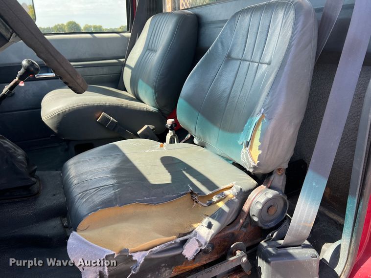 image for item MR9903 1999 Chevrolet C7500  dump flatbed truck