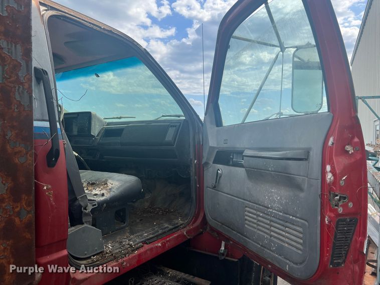 image for item MR9904 1991 Chevrolet Kodiak  dump flatbed truck