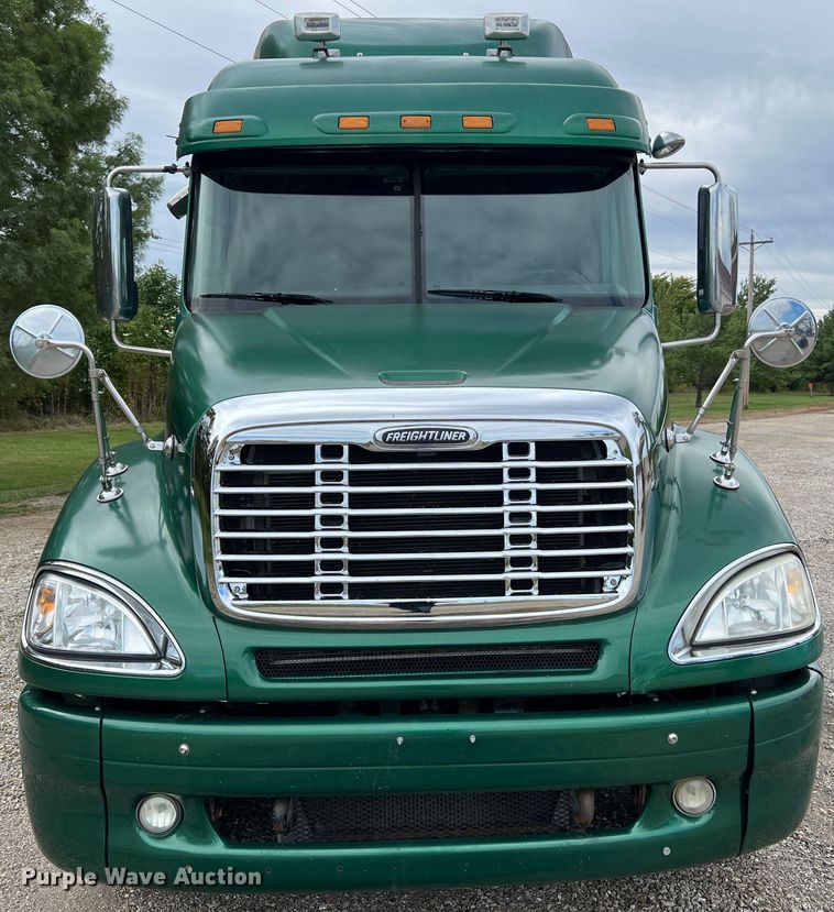 image for item MR9912 2007 Freightliner Columbia  semi truck