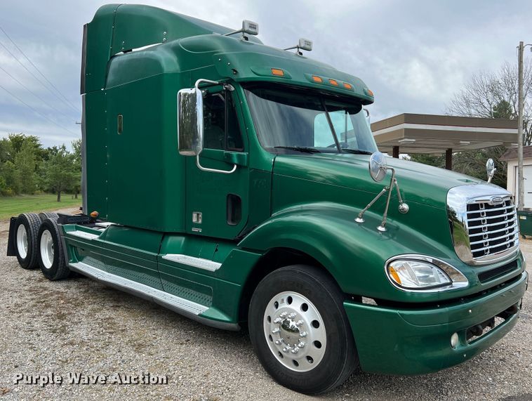 image for item MR9912 2007 Freightliner Columbia  semi truck