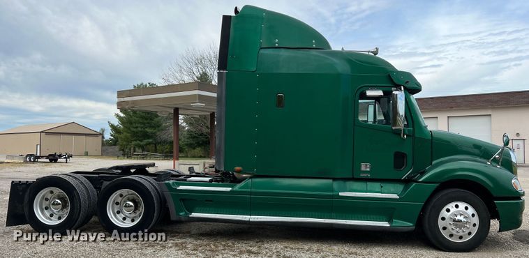 image for item MR9912 2007 Freightliner Columbia  semi truck