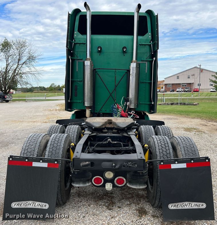 image for item MR9912 2007 Freightliner Columbia  semi truck