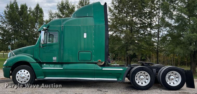 image for item MR9912 2007 Freightliner Columbia  semi truck