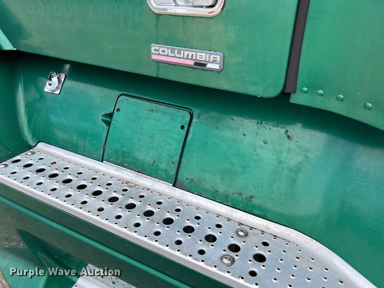 image for item MR9912 2007 Freightliner Columbia  semi truck