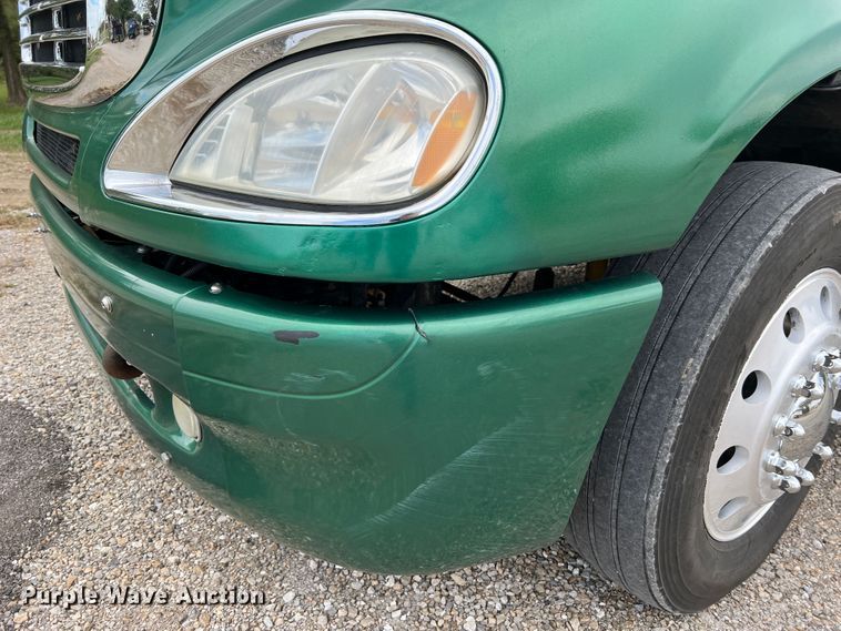 image for item MR9912 2007 Freightliner Columbia  semi truck