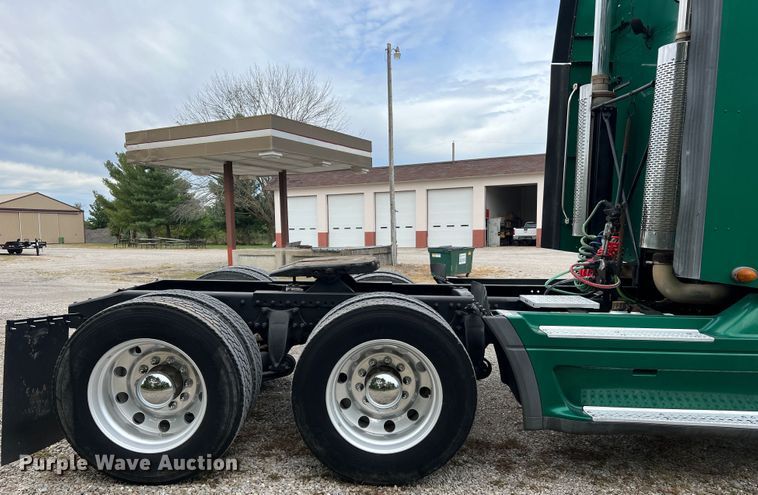 image for item MR9912 2007 Freightliner Columbia  semi truck