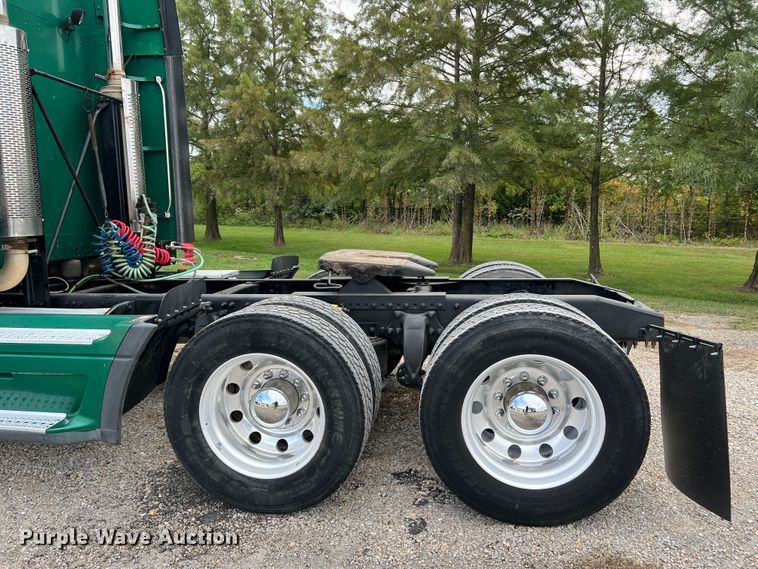 image for item MR9912 2007 Freightliner Columbia  semi truck