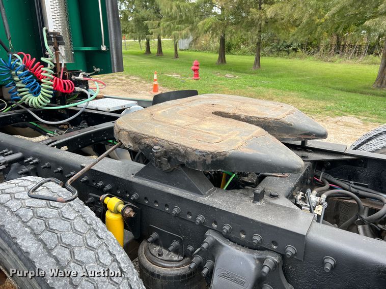 image for item MR9912 2007 Freightliner Columbia  semi truck