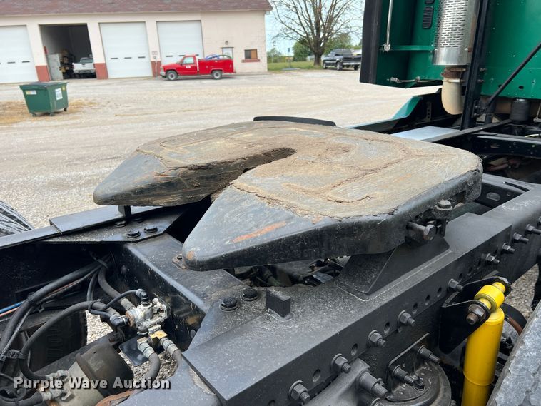 image for item MR9912 2007 Freightliner Columbia  semi truck