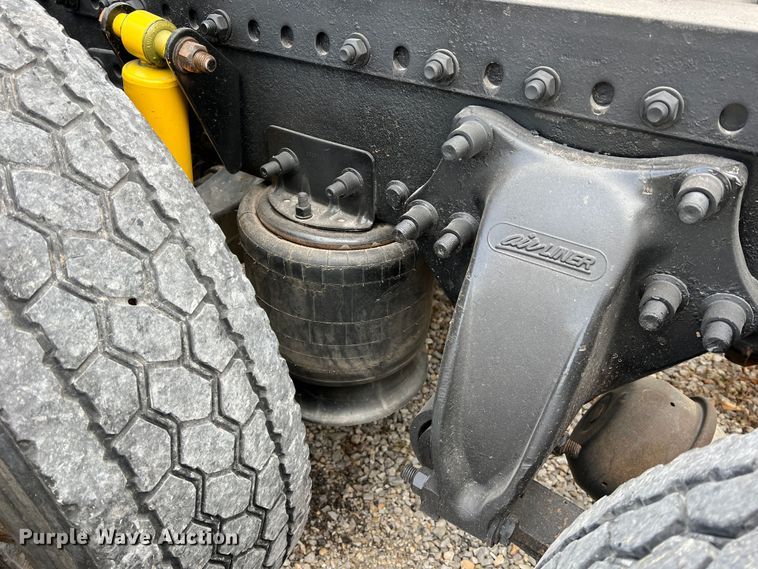 image for item MR9912 2007 Freightliner Columbia  semi truck