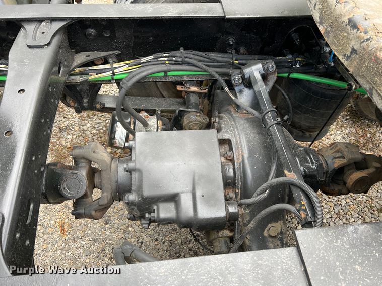 image for item MR9912 2007 Freightliner Columbia  semi truck