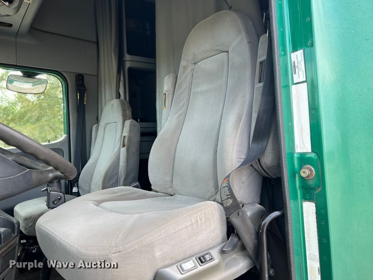 image for item MR9912 2007 Freightliner Columbia  semi truck