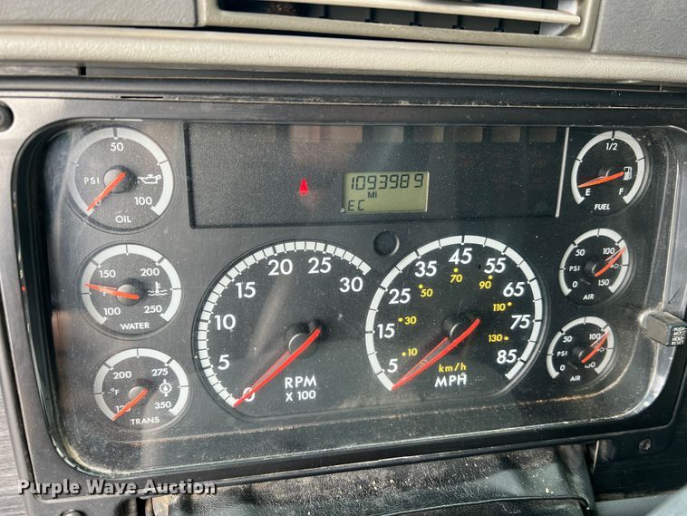 image for item MR9912 2007 Freightliner Columbia  semi truck