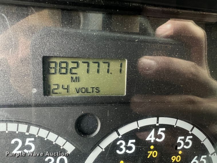 image for item MR9912 2007 Freightliner Columbia  semi truck