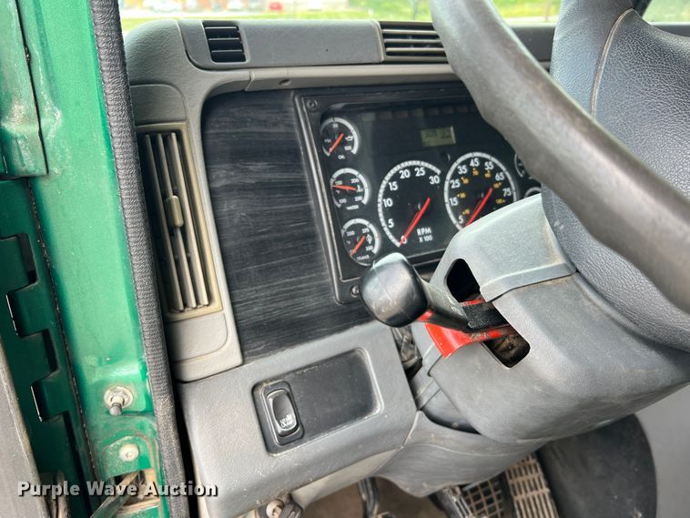 image for item MR9912 2007 Freightliner Columbia  semi truck