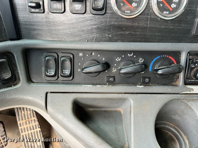 image for item MR9912 2007 Freightliner Columbia  semi truck