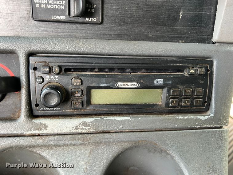 image for item MR9912 2007 Freightliner Columbia  semi truck