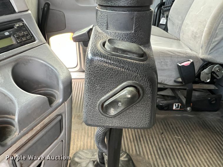 image for item MR9912 2007 Freightliner Columbia  semi truck