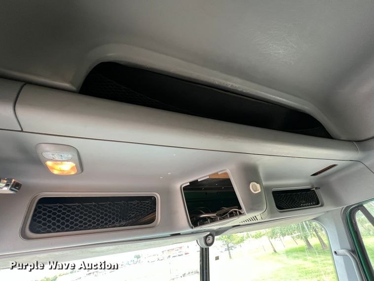 image for item MR9912 2007 Freightliner Columbia  semi truck