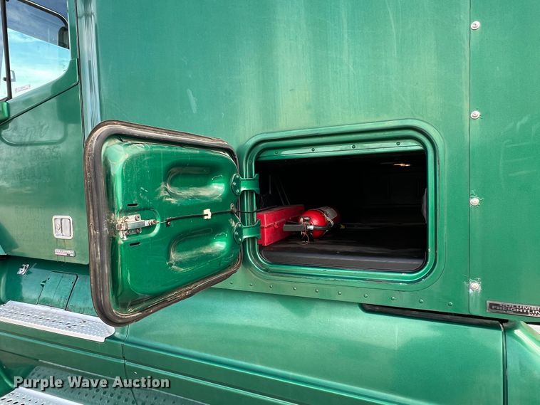 image for item MR9912 2007 Freightliner Columbia  semi truck