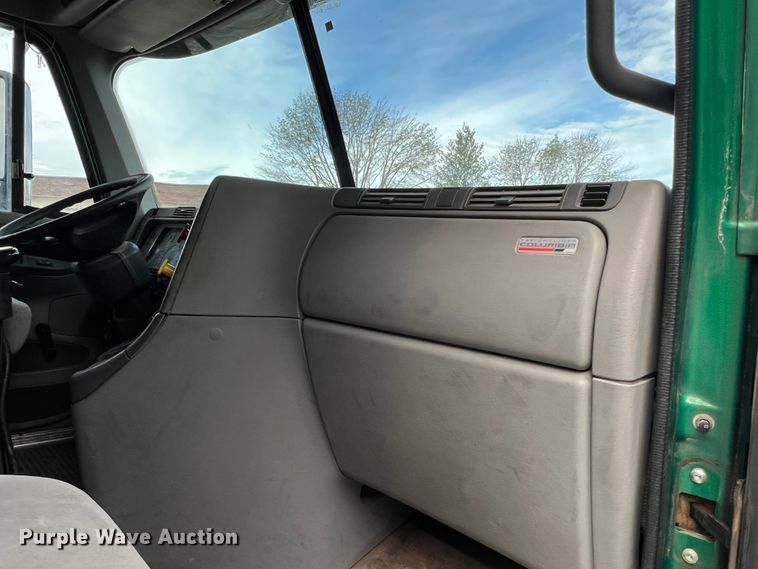 image for item MR9912 2007 Freightliner Columbia  semi truck