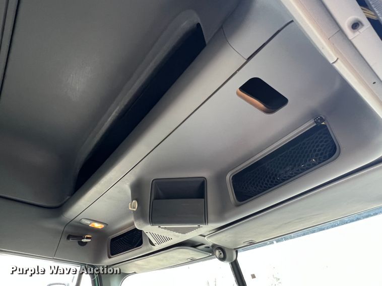 image for item MR9912 2007 Freightliner Columbia  semi truck