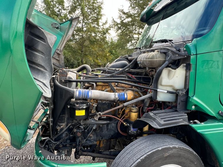 image for item MR9912 2007 Freightliner Columbia  semi truck