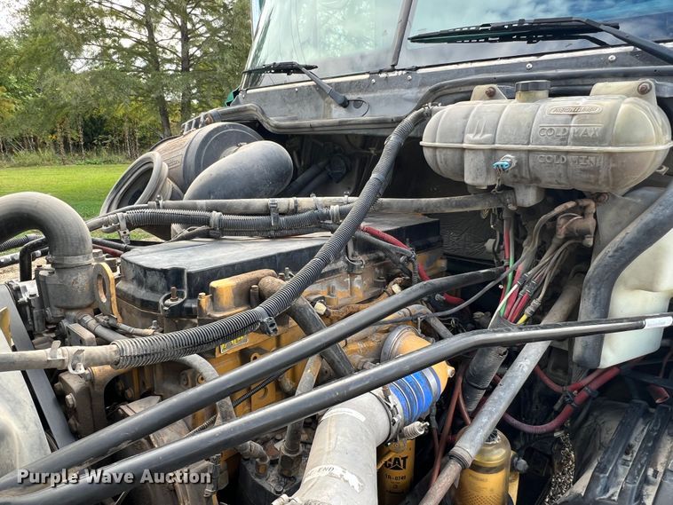 image for item MR9912 2007 Freightliner Columbia  semi truck