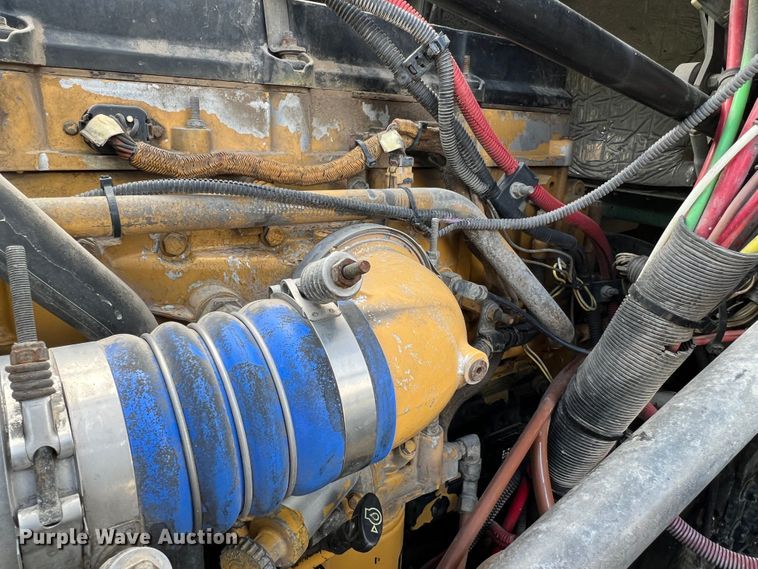 image for item MR9912 2007 Freightliner Columbia  semi truck