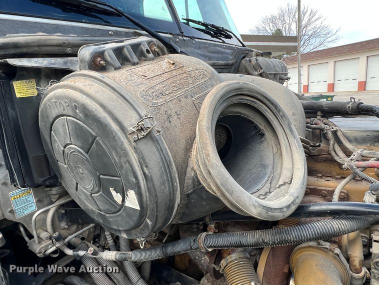 image for item MR9912 2007 Freightliner Columbia  semi truck