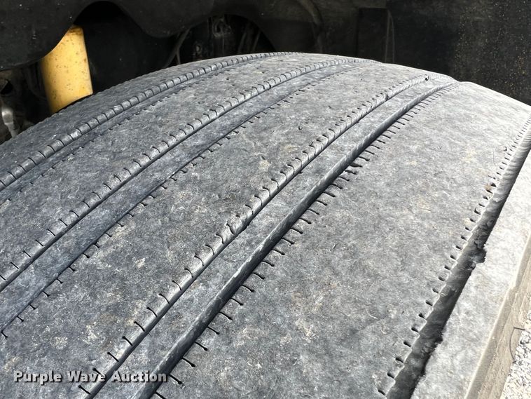 image for item MR9912 2007 Freightliner Columbia  semi truck