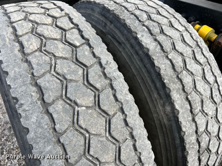 image for item MR9912 2007 Freightliner Columbia  semi truck