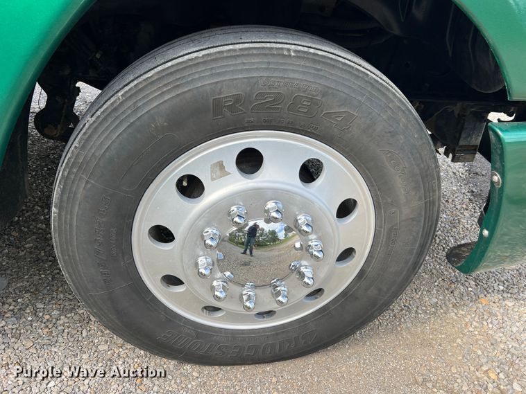 image for item MR9912 2007 Freightliner Columbia  semi truck