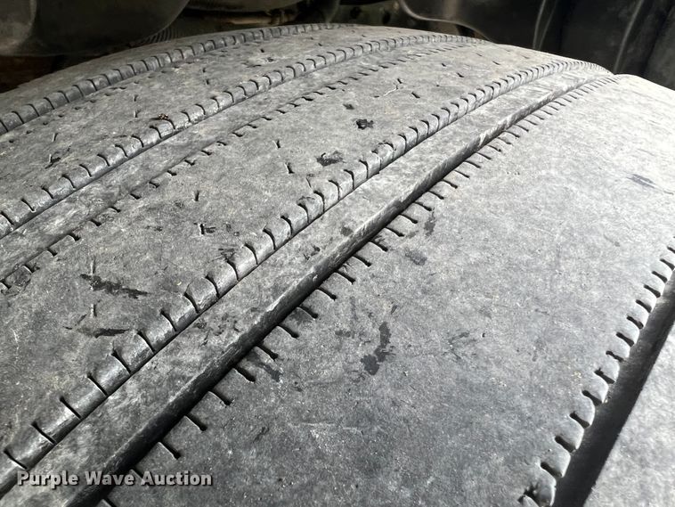 image for item MR9912 2007 Freightliner Columbia  semi truck