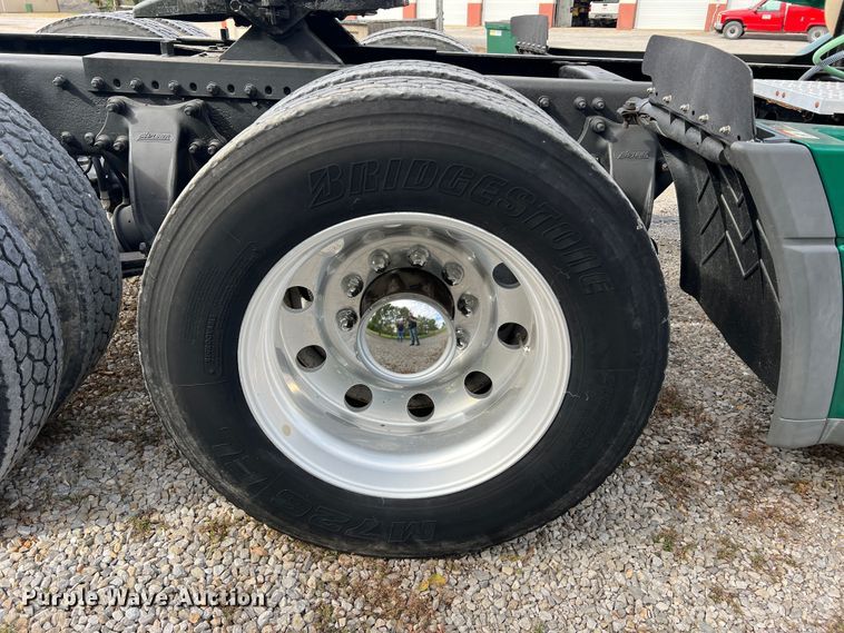 image for item MR9912 2007 Freightliner Columbia  semi truck