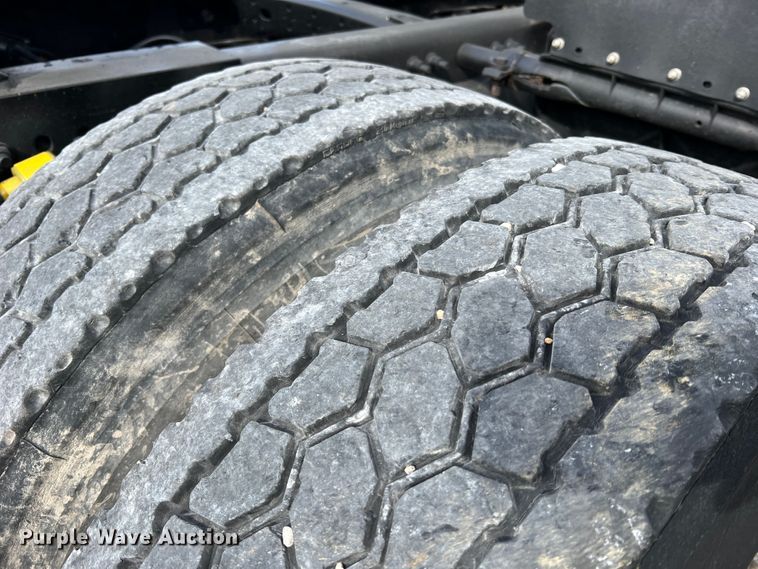 image for item MR9912 2007 Freightliner Columbia  semi truck