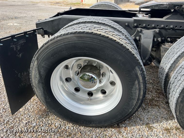 image for item MR9912 2007 Freightliner Columbia  semi truck