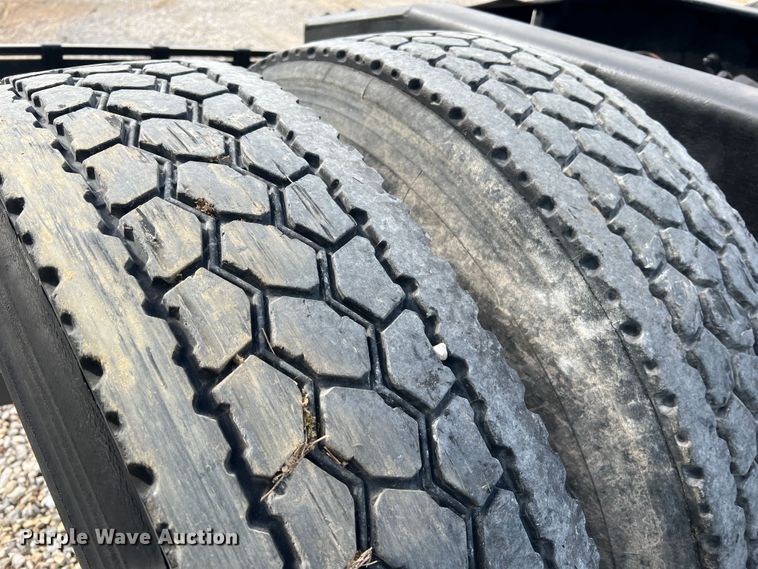 image for item MR9912 2007 Freightliner Columbia  semi truck