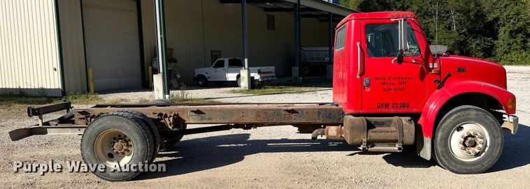 image for item MR9919 2000 International 4900  truck cab and chassis