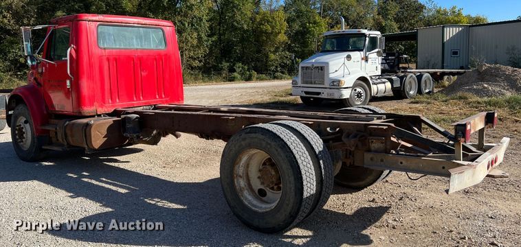 image for item MR9919 2000 International 4900  truck cab and chassis