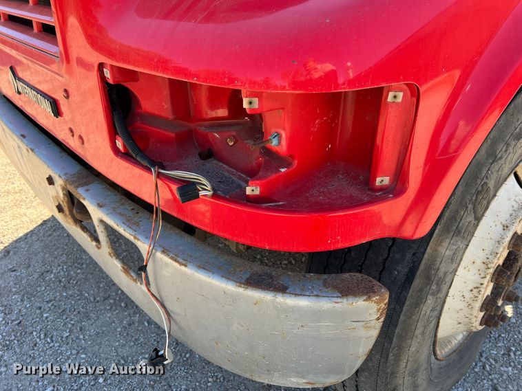 image for item MR9919 2000 International 4900  truck cab and chassis