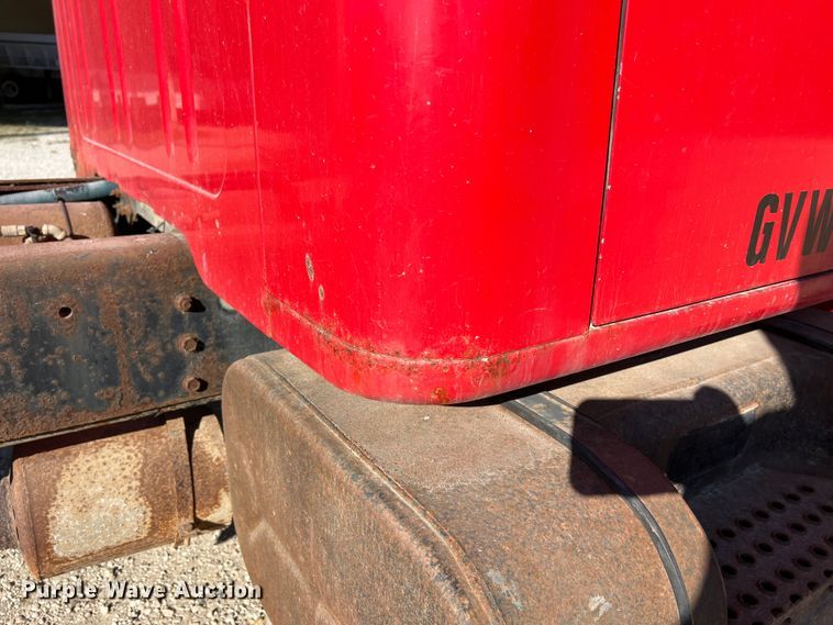 image for item MR9919 2000 International 4900  truck cab and chassis